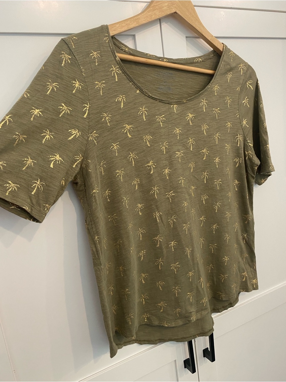 Chico's Olive Green Cotton Modal Blend Short Sleeve Tee Gold Palm Size 1 (8, M)